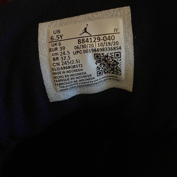 Jordan’s 13 Black Hyper Royal size 6.5Y - Picture 5 of 7